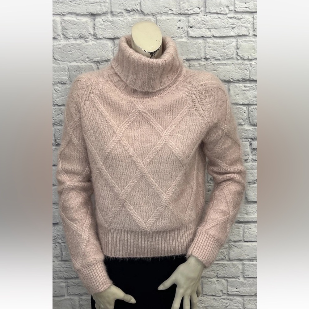 BEBE PINK DIAMOND PRINT LONG SLEEVE TURTLENECK SWEATER SIZE L